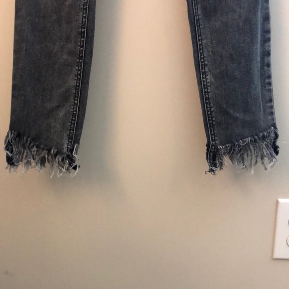 HOST PICK ⭐️ Great Heights Frayed Jeans - Picture 4 of 5